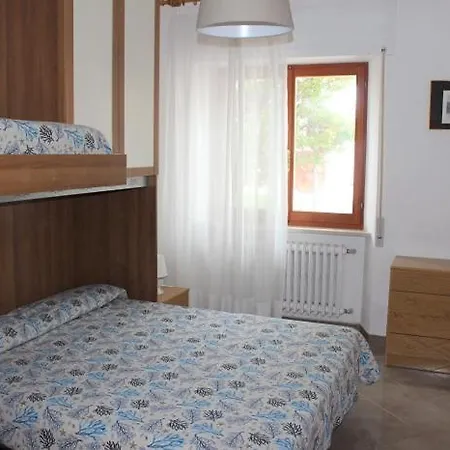 Trilo Gigi, Apartment
