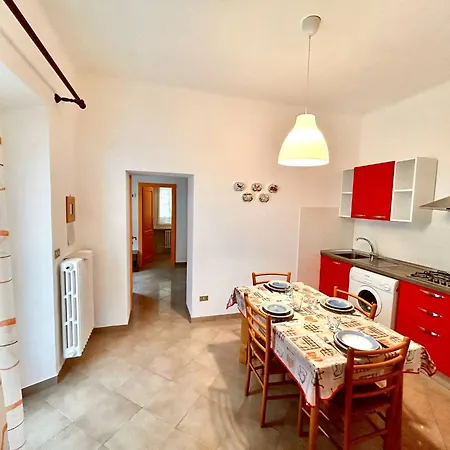 Trilo Gigi, Apartment